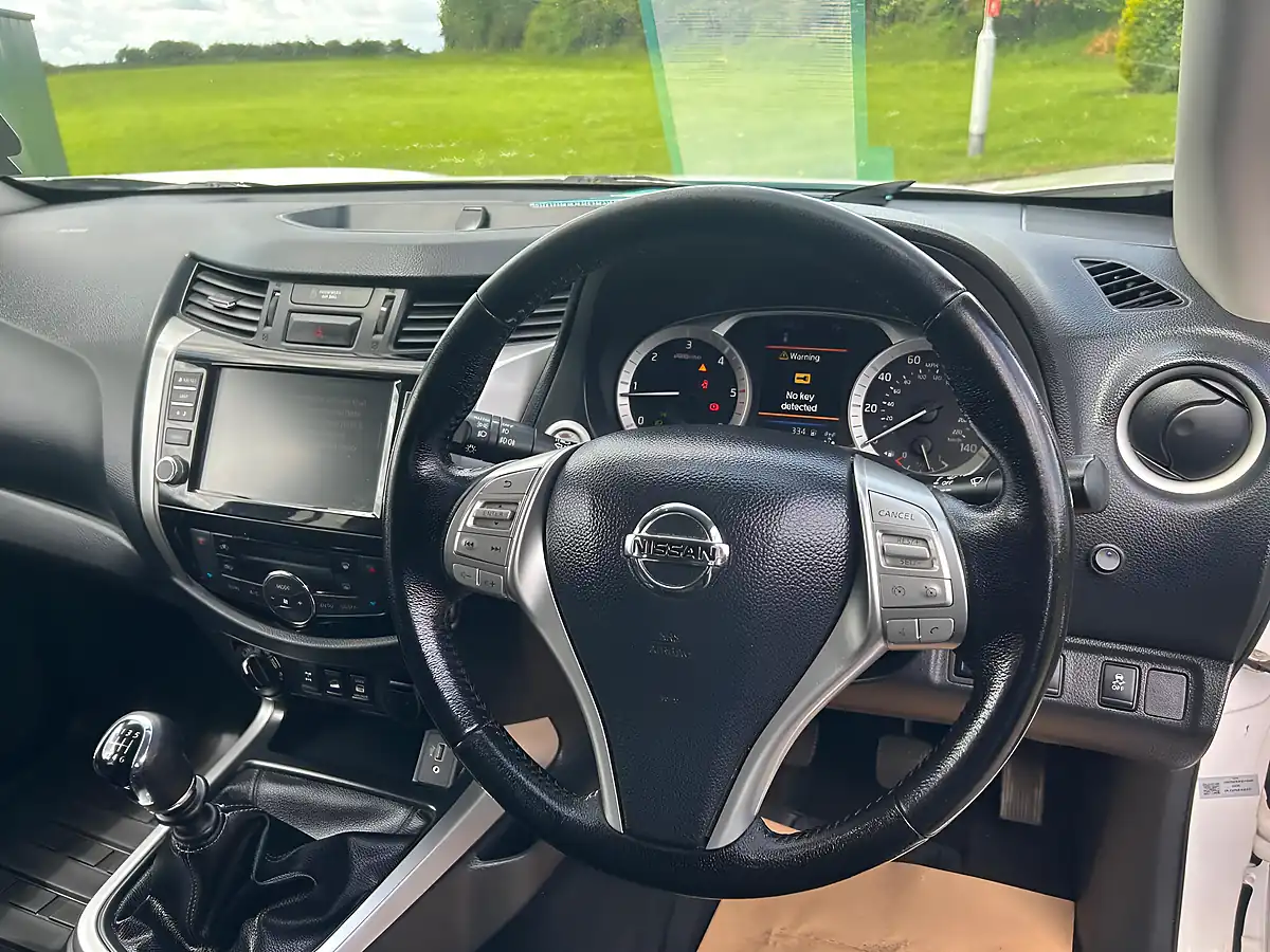 Used 2021 Nissan Navara Tekna White - Interior and Exterior details 13