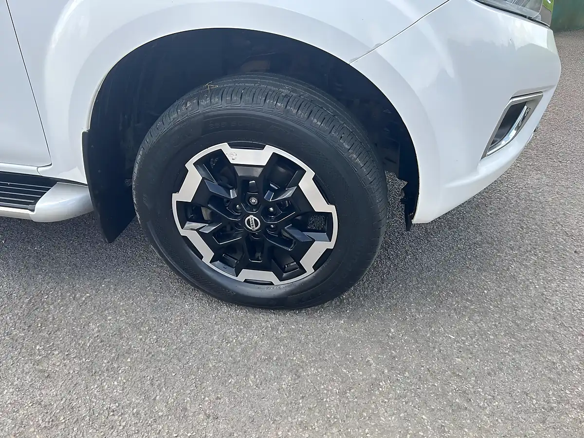 Used 2021 Nissan Navara Tekna White - Interior and Exterior details 4