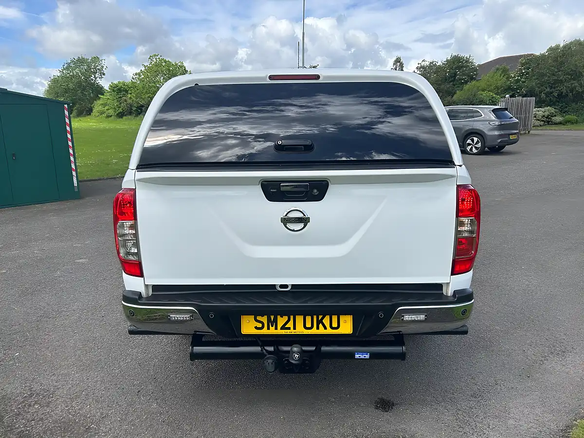 Used 2021 Nissan Navara Tekna White - Interior and Exterior details 7