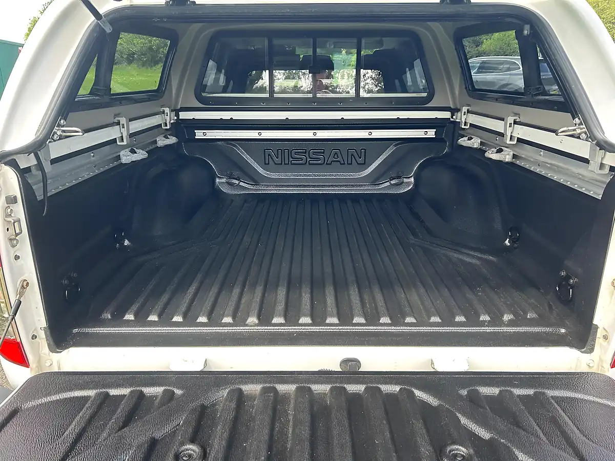 Used 2021 Nissan Navara Tekna White - Interior and Exterior details 8