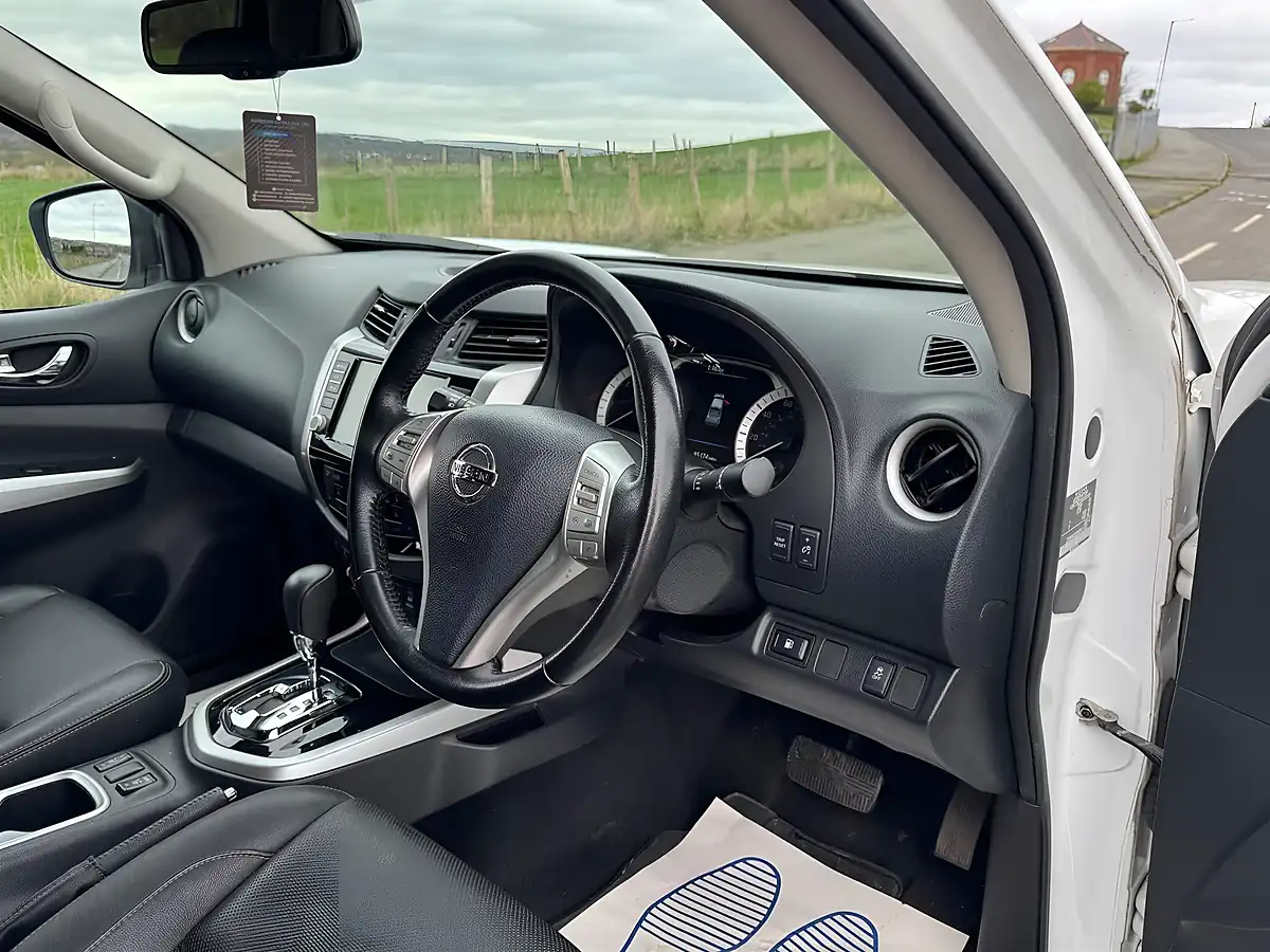 Used 2021 Nissan Navara Tekna White - Interior and Exterior details 11