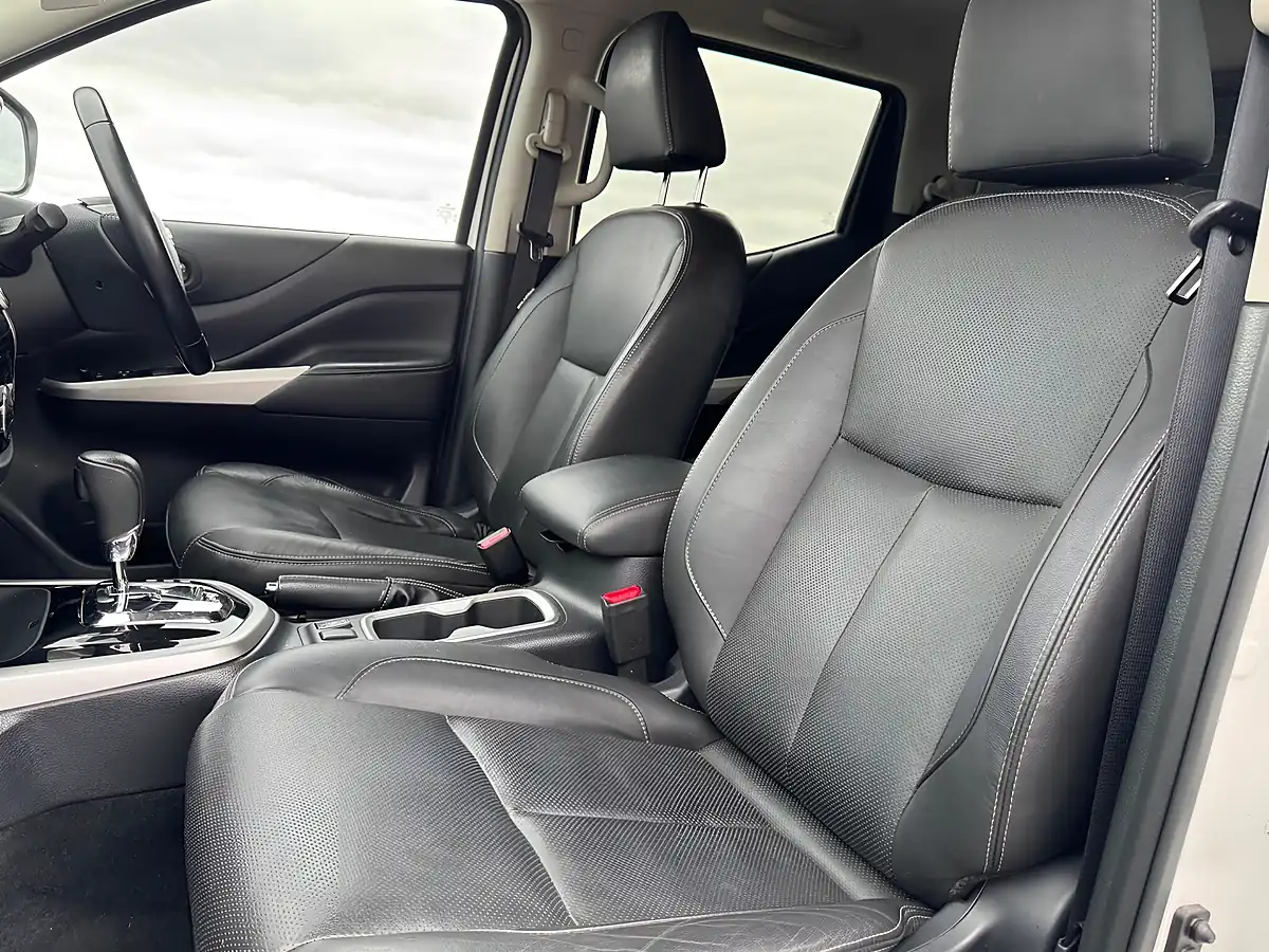 Used 2021 Nissan Navara Tekna White - Interior and Exterior details 12