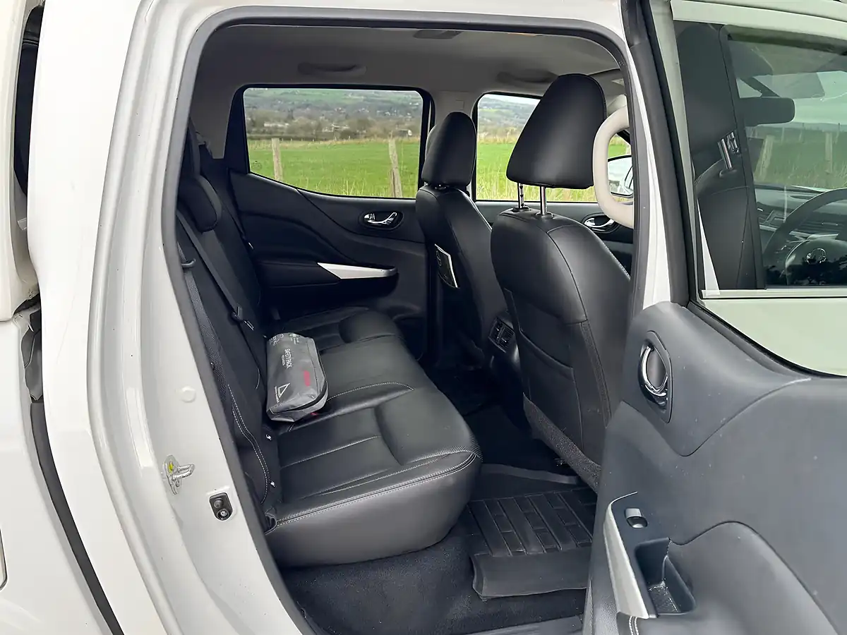 Used 2021 Nissan Navara Tekna White - Interior and Exterior details 13