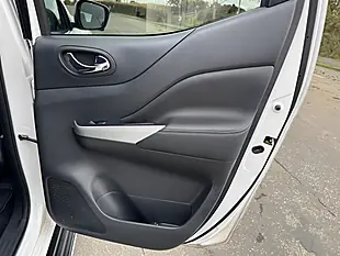 Used 2021 Nissan Navara Tekna White - Interior and Exterior details 14