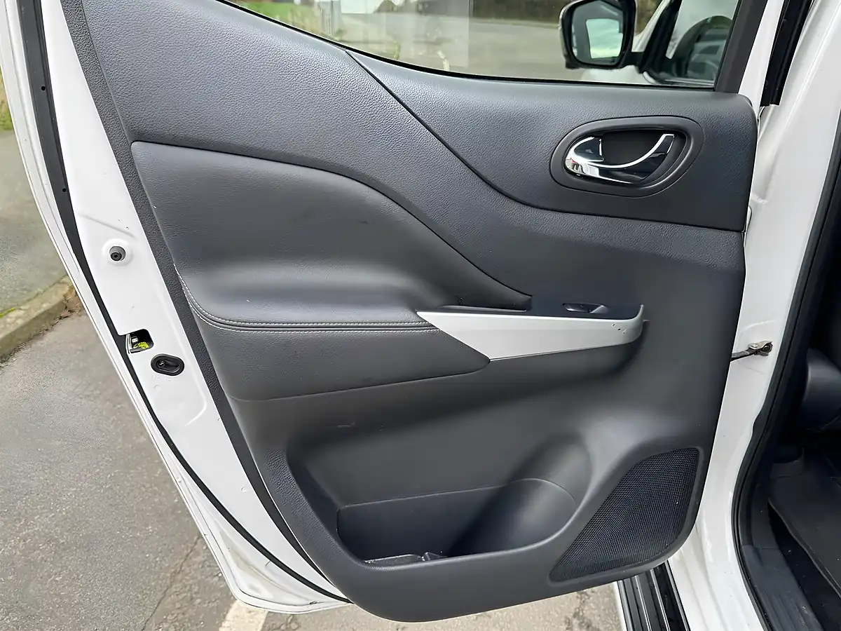 Used 2021 Nissan Navara Tekna White - Interior and Exterior details 15