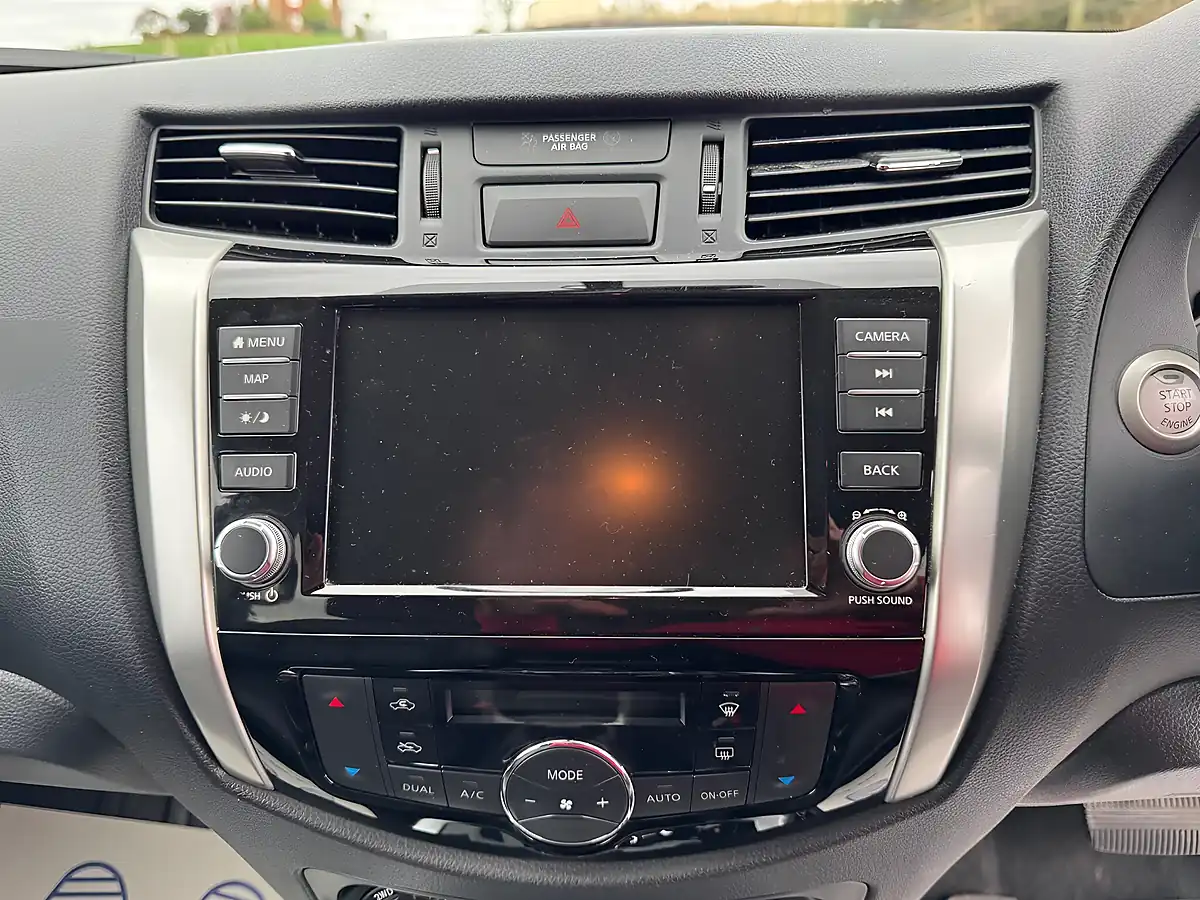 Used 2021 Nissan Navara Tekna White - Interior and Exterior details 18