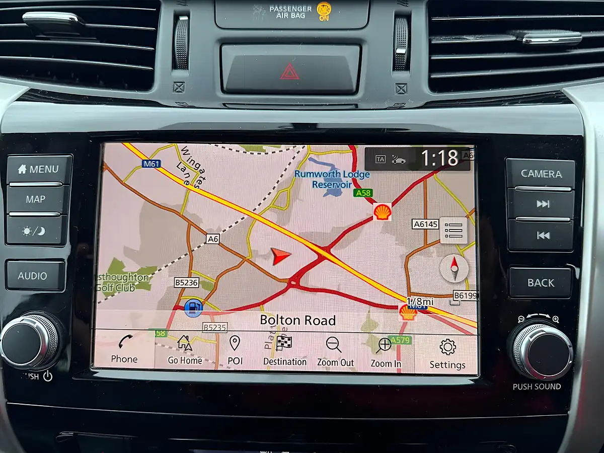 Used 2021 Nissan Navara Tekna White - Interior and Exterior details 19