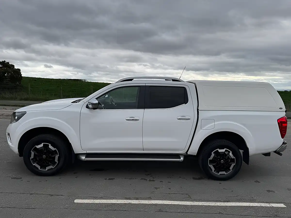 Used 2021 Nissan Navara Tekna White - Interior and Exterior details 5