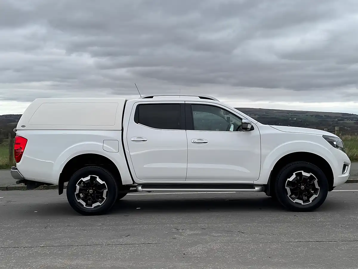 Used 2021 Nissan Navara Tekna White - Interior and Exterior details 9