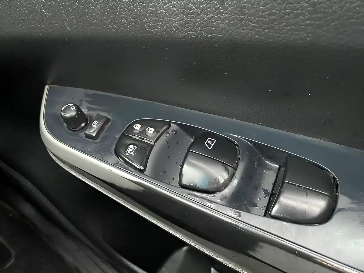 Used 2021 Nissan Navara Tekna White - Interior and Exterior details 15