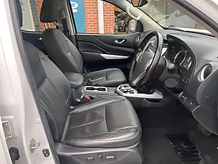 Used 2021 Nissan Navara Tekna White - Interior and Exterior details 16