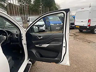 Used 2021 Nissan Navara Tekna White - Interior and Exterior details 18