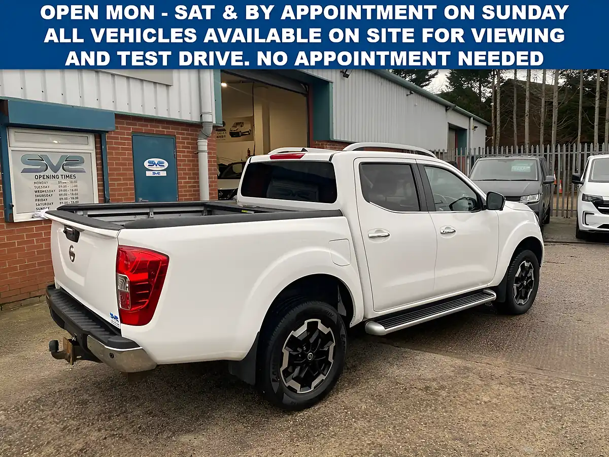 Used 2021 Nissan Navara Tekna White - Interior and Exterior details 6