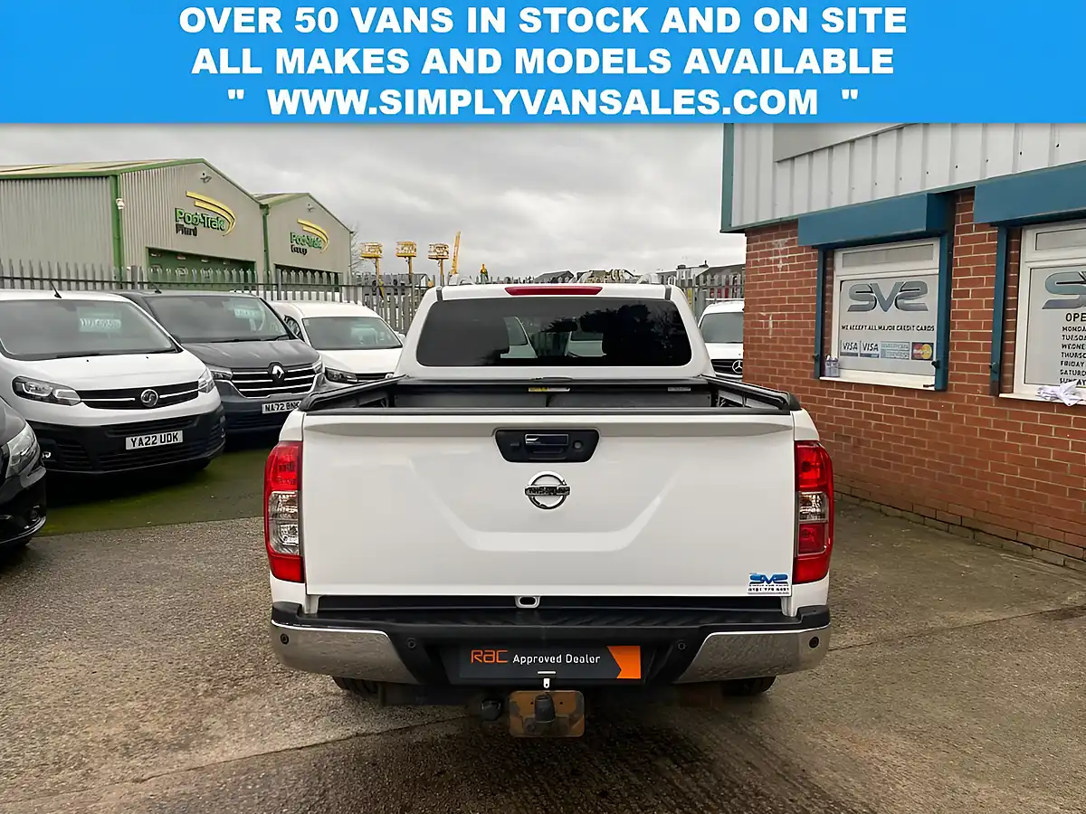 Used 2021 Nissan Navara Tekna White - Interior and Exterior details 7