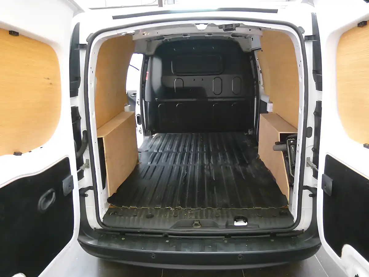 Used 2021 Nissan NV250 Acenta L2 White - Interior and Exterior details 16