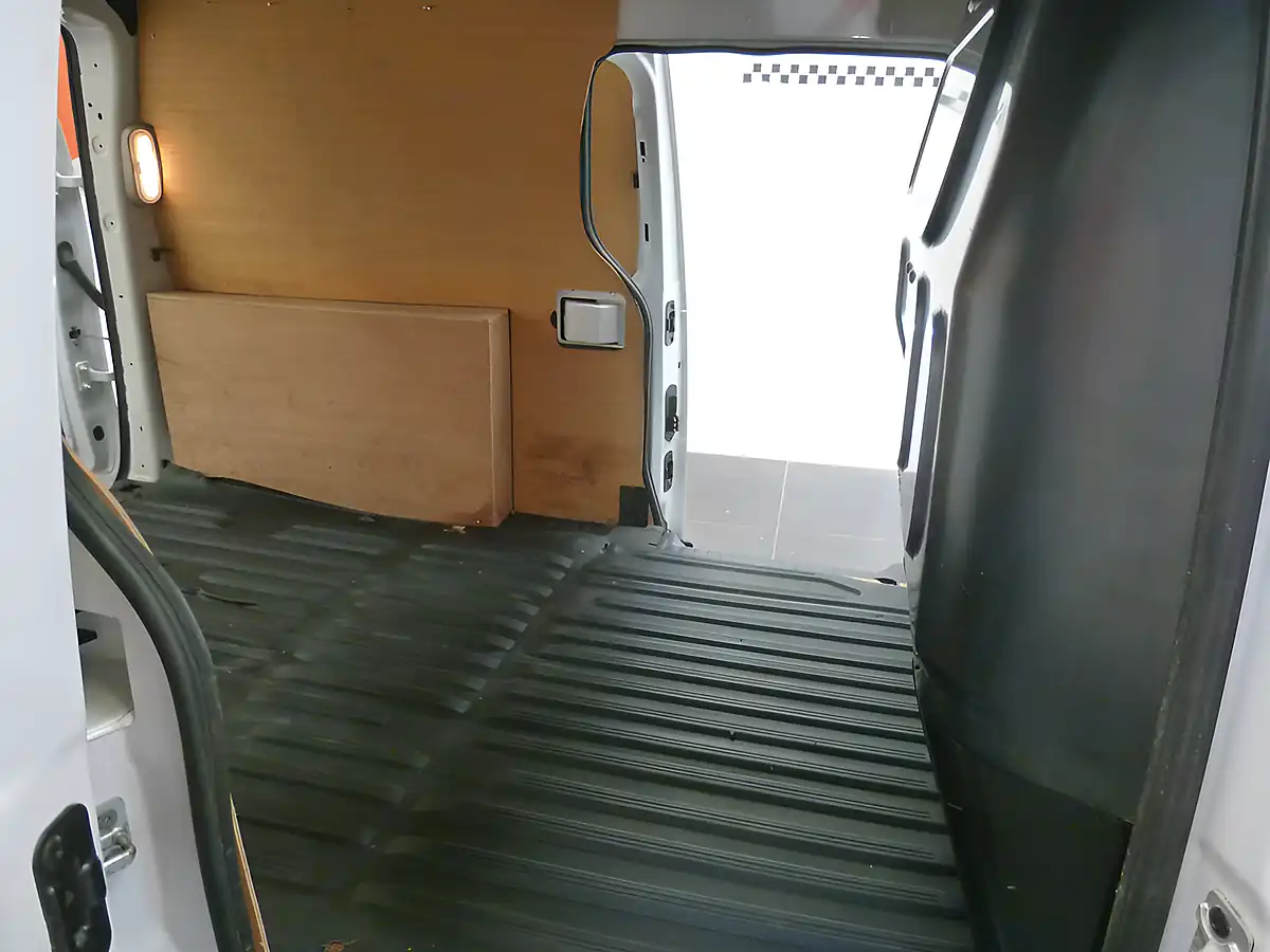 Used 2021 Nissan NV250 Acenta L2 White - Interior and Exterior details 17