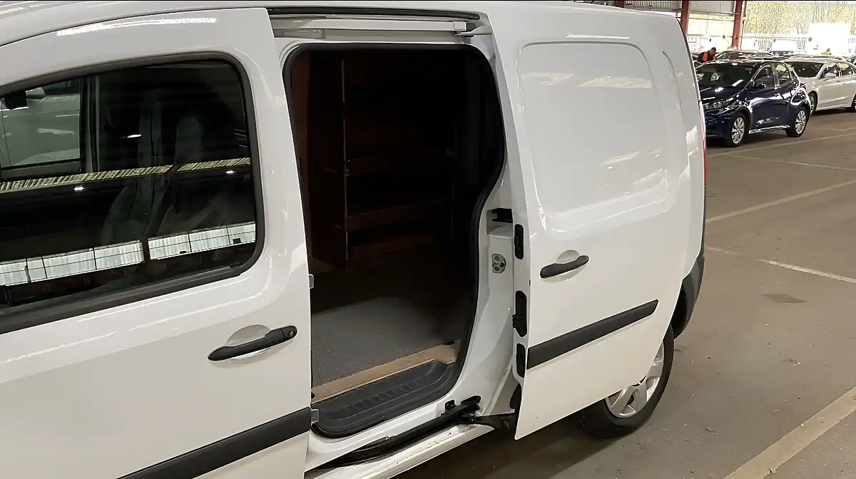 Used 2021 Nissan NV250 Acenta White - Interior and Exterior details 8