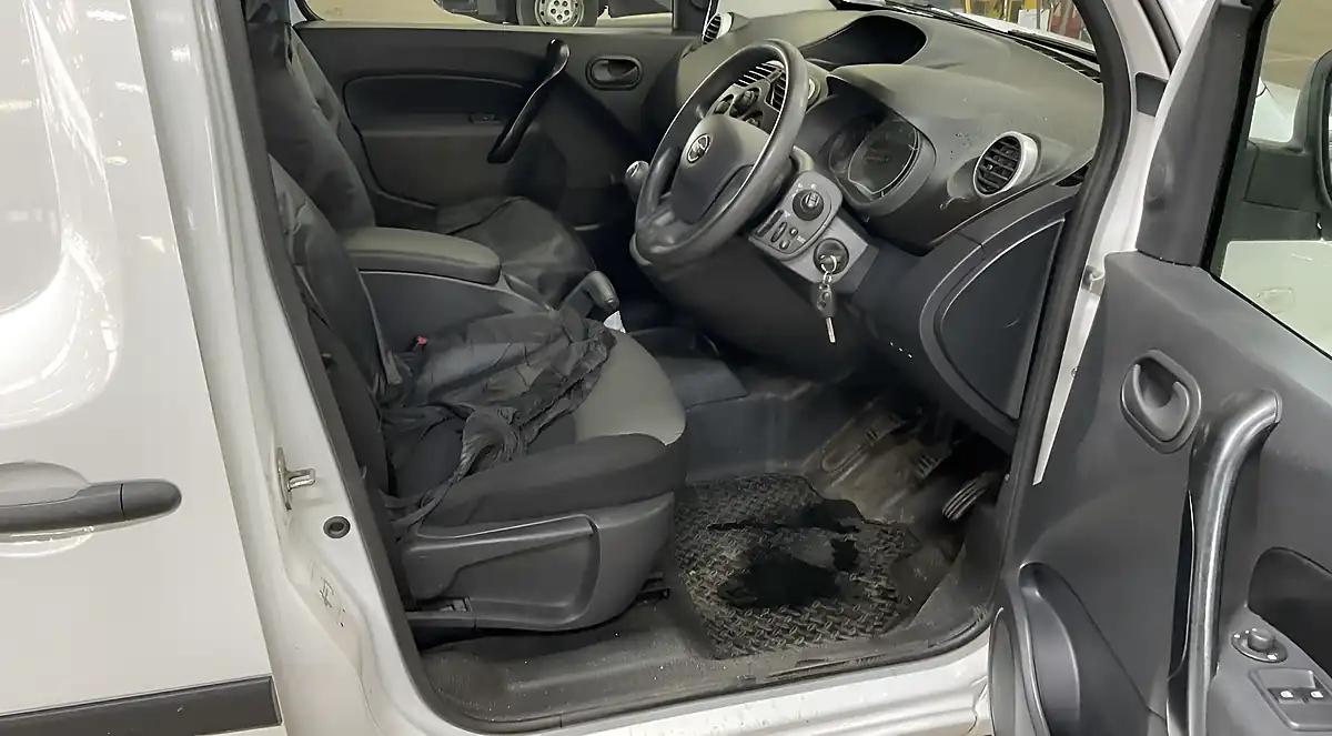 Used 2021 Nissan NV250 Acenta White - Interior and Exterior details 9