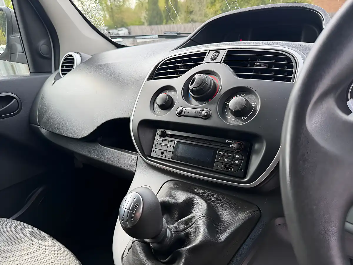 Used 2021 Nissan NV250 Acenta White - Interior and Exterior details 10