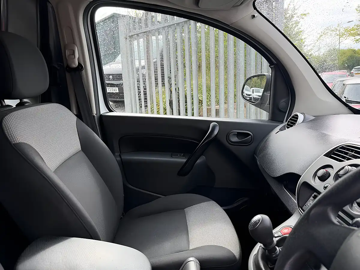 Used 2021 Nissan NV250 Acenta White - Interior and Exterior details 11