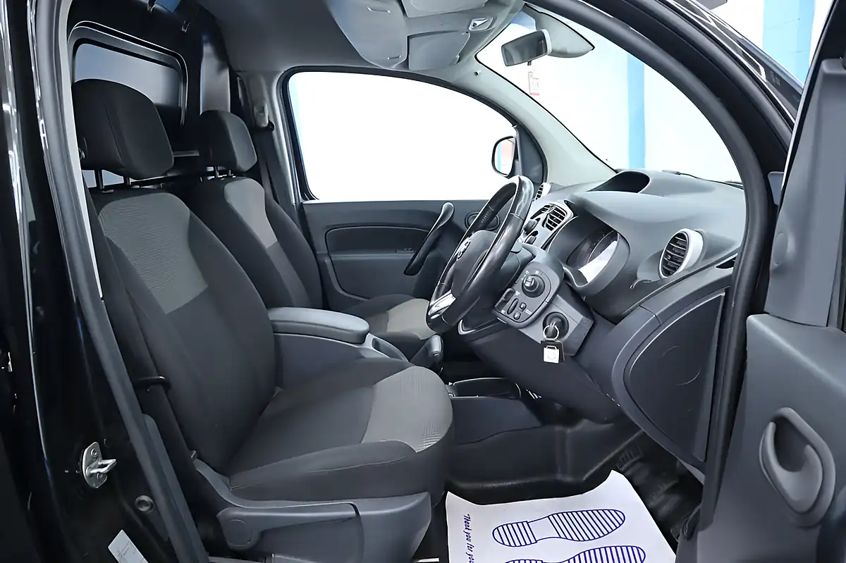 Used 2021 Nissan NV250 Tekna Black - Interior and Exterior details 16
