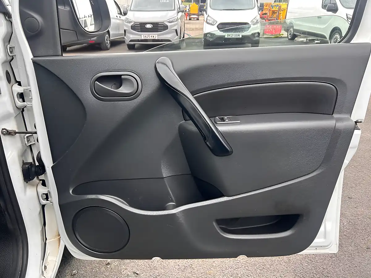 Used 2021 Nissan NV250 Visia White - Interior and Exterior details 16