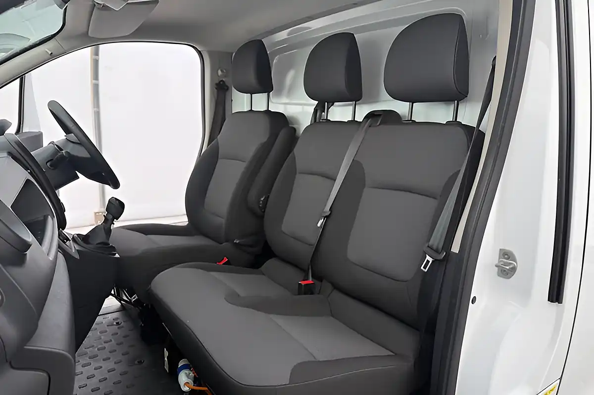Used 2021 Nissan NV300 Acenta Fridge Van L2H1 White - Interior and Exterior details 8