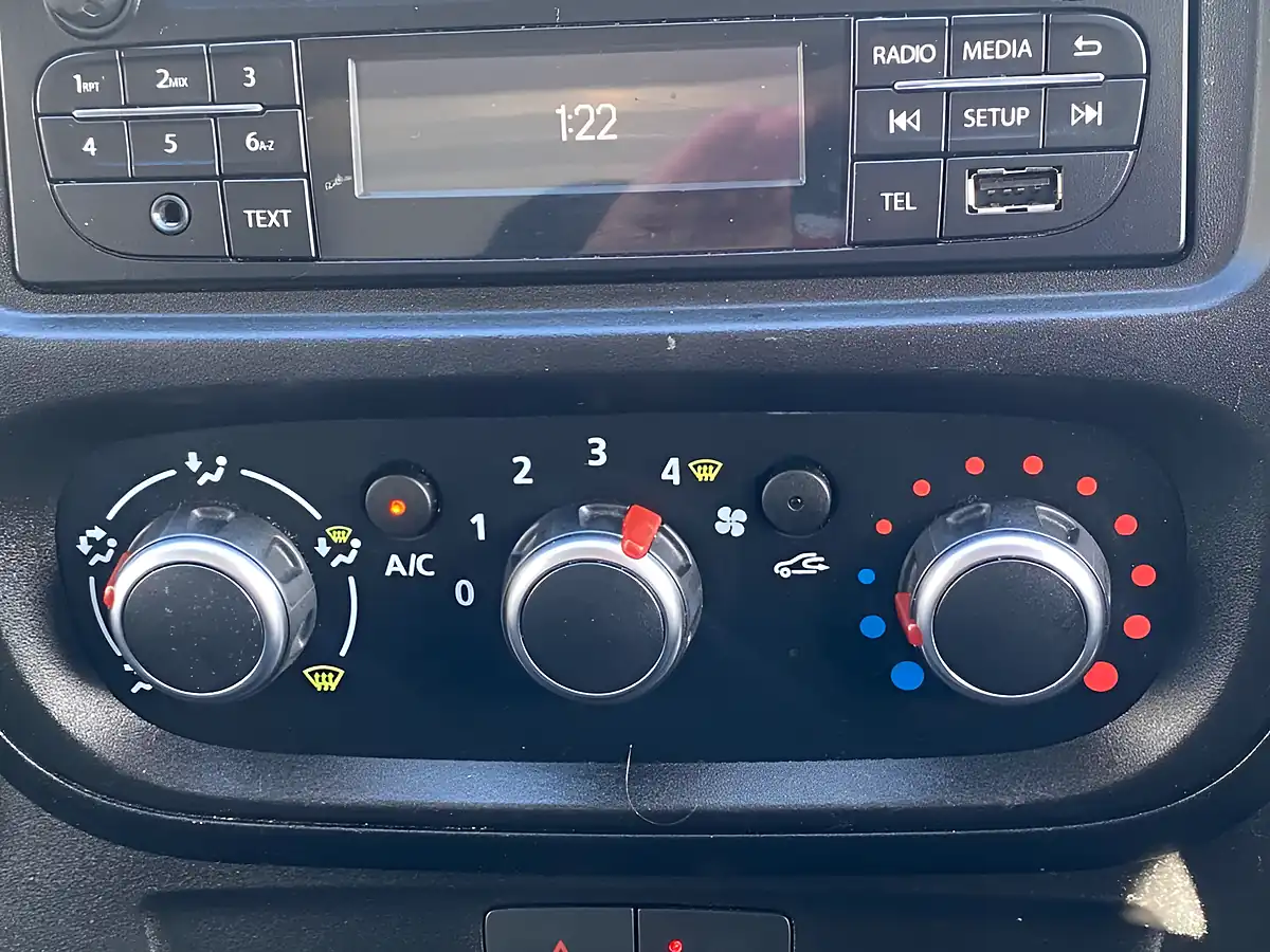 Used 2021 Nissan NV300 Acenta White - Interior and Exterior details 11