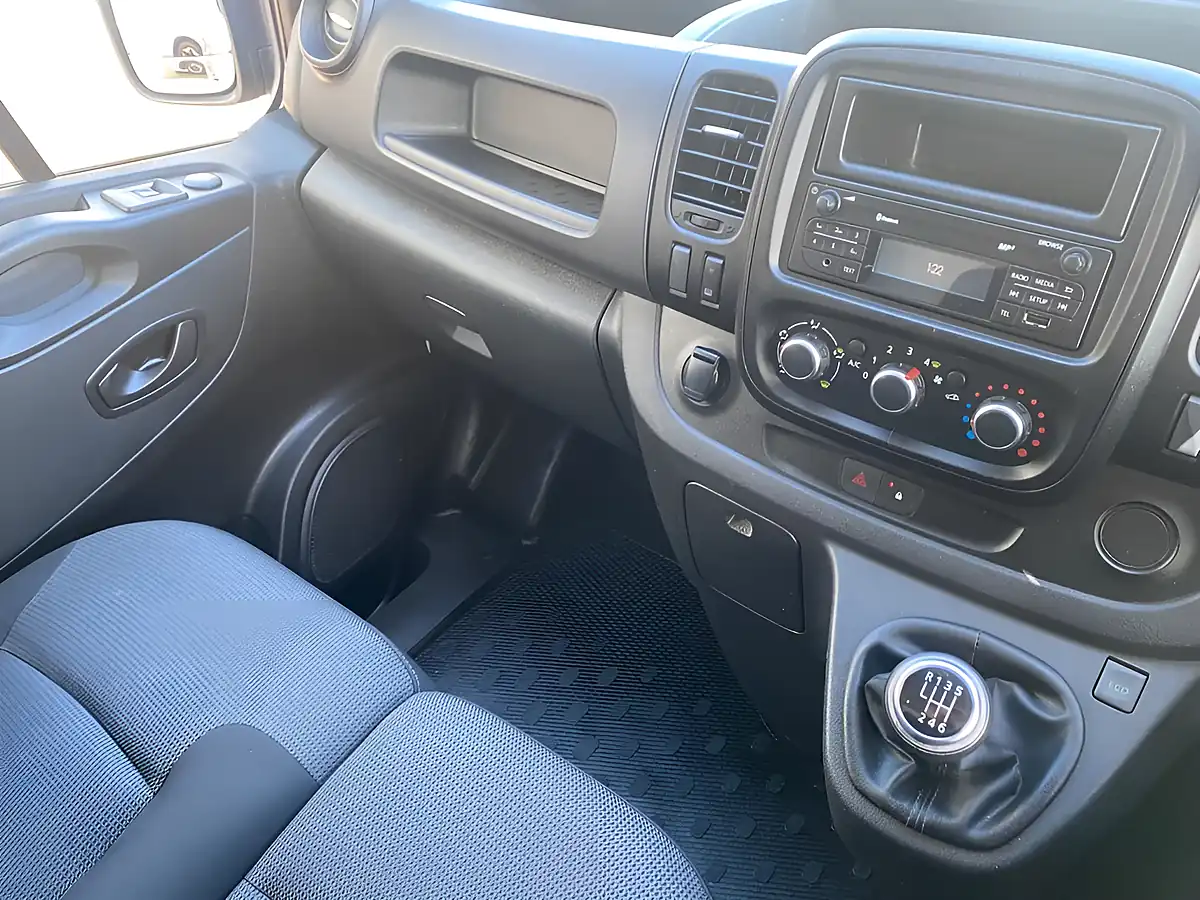 Used 2021 Nissan NV300 Acenta White - Interior and Exterior details 12