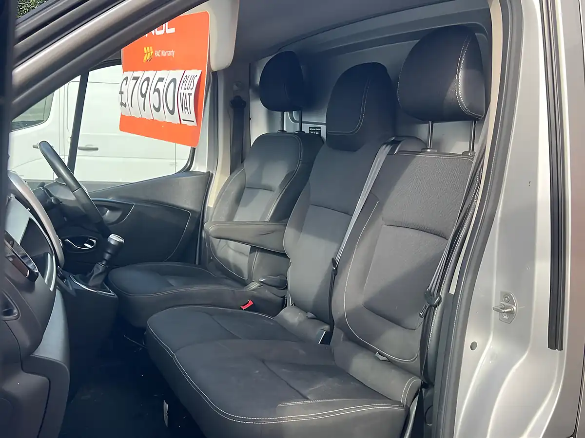 Used 2021 Nissan NV300 Tekna Grey - Interior and Exterior details 10