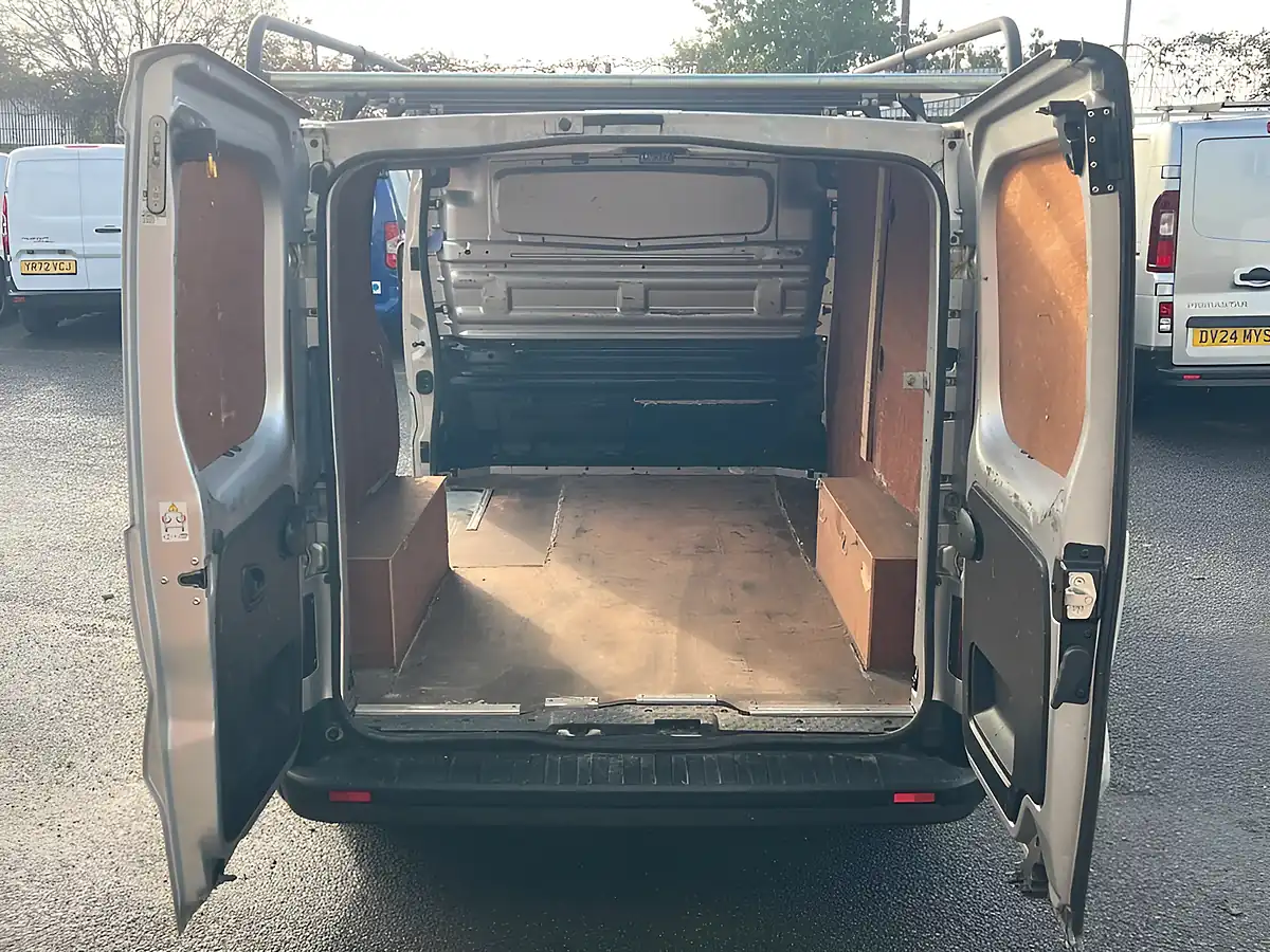 Used 2021 Nissan NV300 Tekna Grey - Interior and Exterior details 5