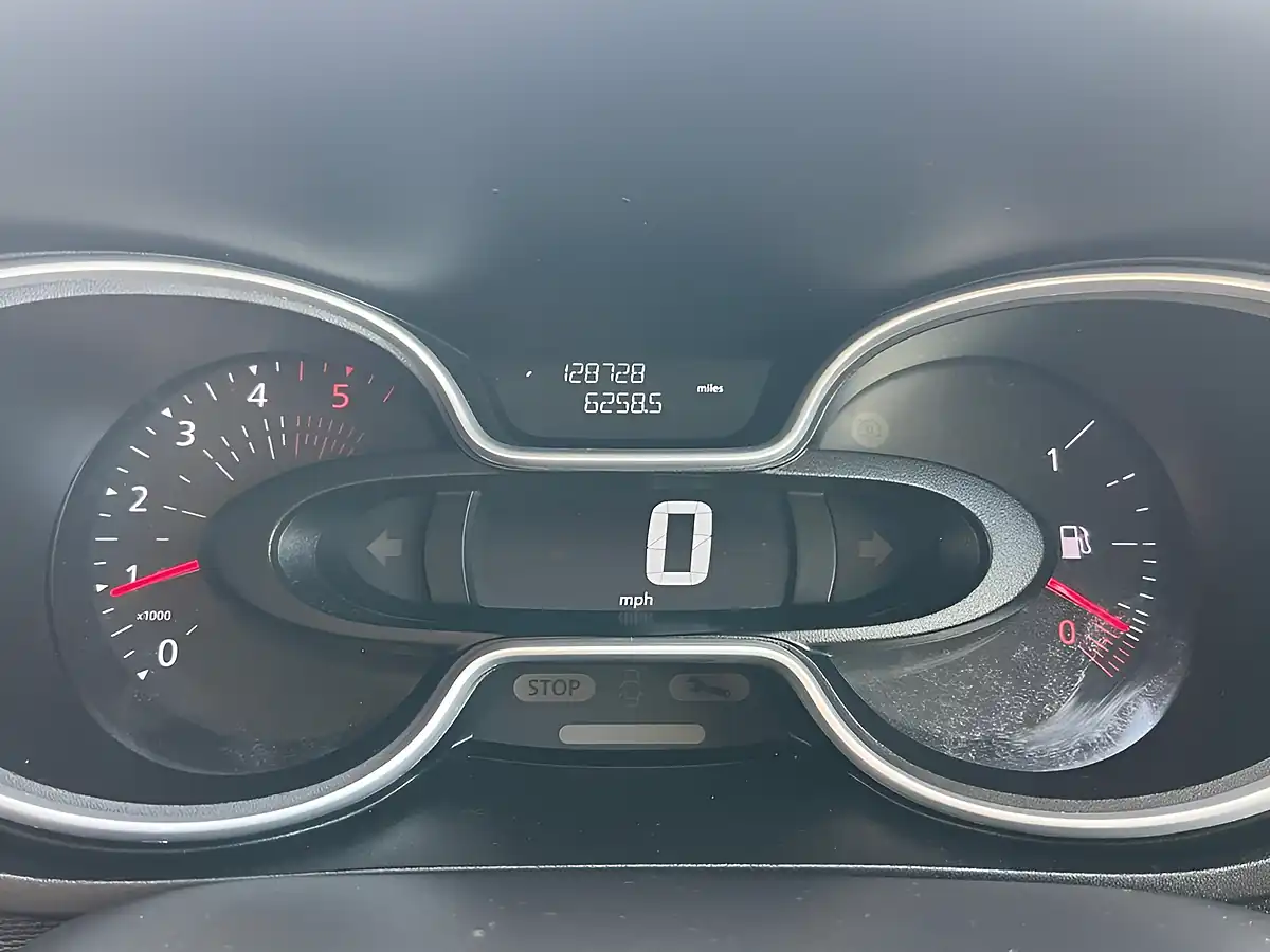 Used 2021 Nissan NV300 Tekna Grey - Interior and Exterior details 6