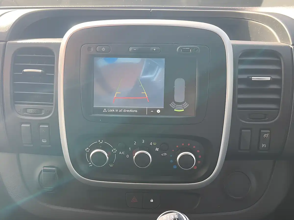 Used 2021 Nissan NV300 Tekna Grey - Interior and Exterior details 8