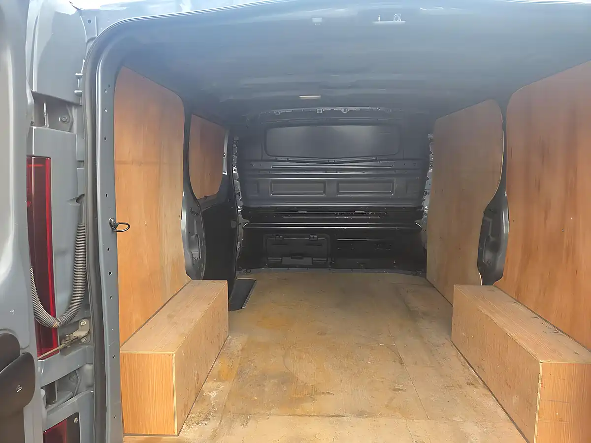 Used 2021 Nissan NV300 Tekna L1 H1 Grey - Interior and Exterior details 13