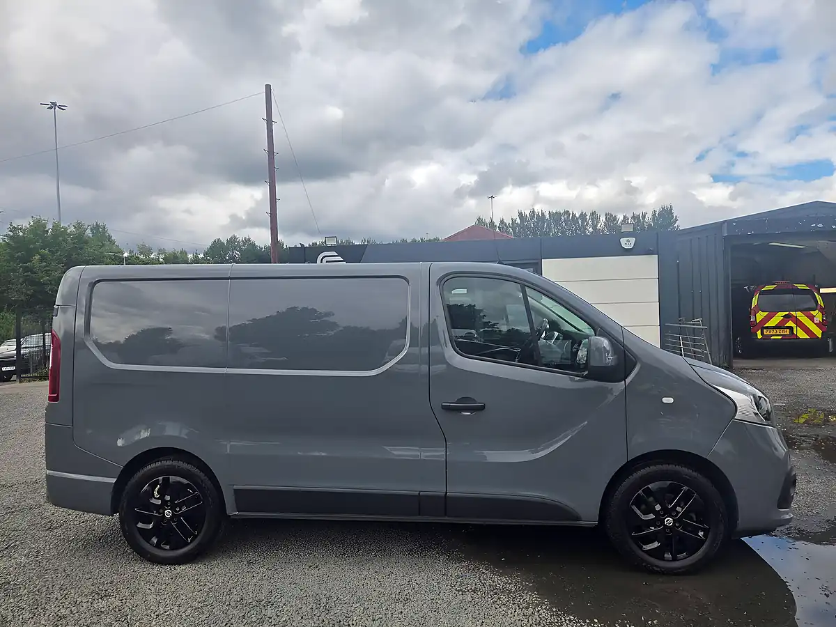 Used 2021 Nissan NV300 Tekna L1 H1 Grey - Interior and Exterior details 3