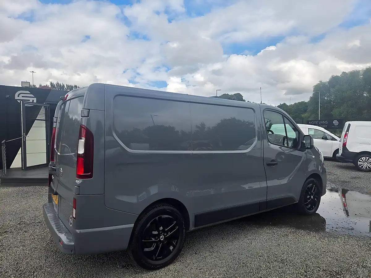 Used 2021 Nissan NV300 Tekna L1 H1 Grey - Interior and Exterior details 4