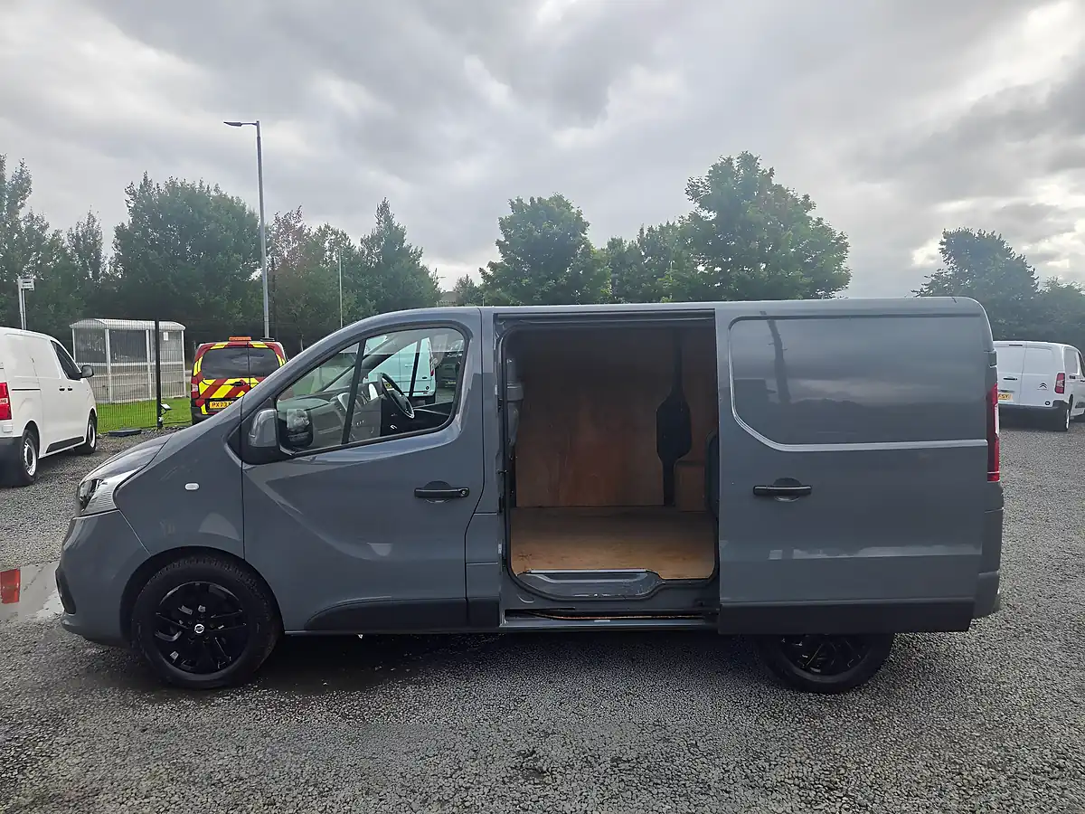 Used 2021 Nissan NV300 Tekna L1 H1 Grey - Interior and Exterior details 9
