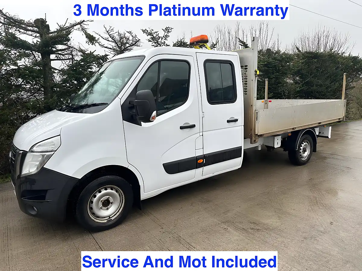 Used 2021 Nissan NV400 - Front View
