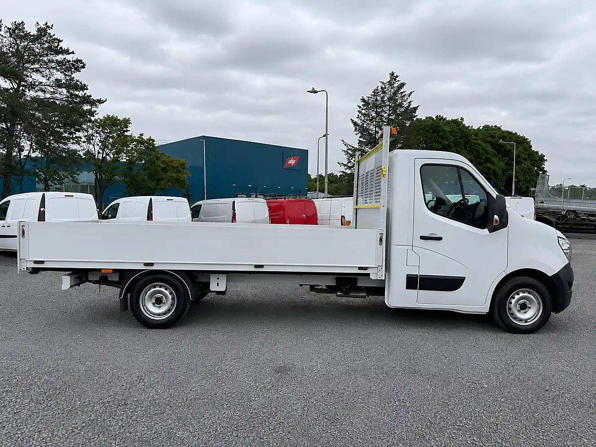 Used 2021 Nissan NV400 Tekna 35 L3 Lwb Alloy Dropside White - Interior and Exterior details 4