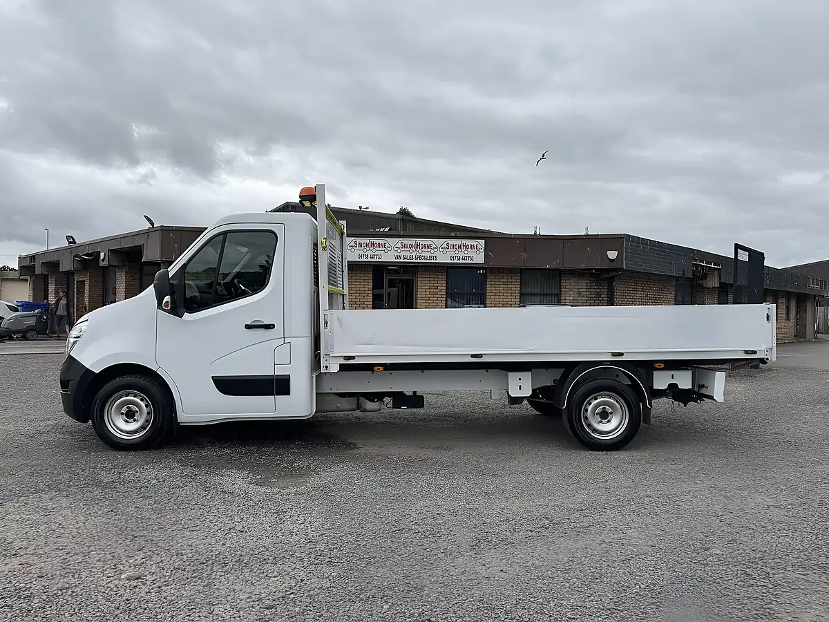 Used 2021 Nissan NV400 Tekna 35 Lwb Alloy Dropside White - Interior and Exterior details 8