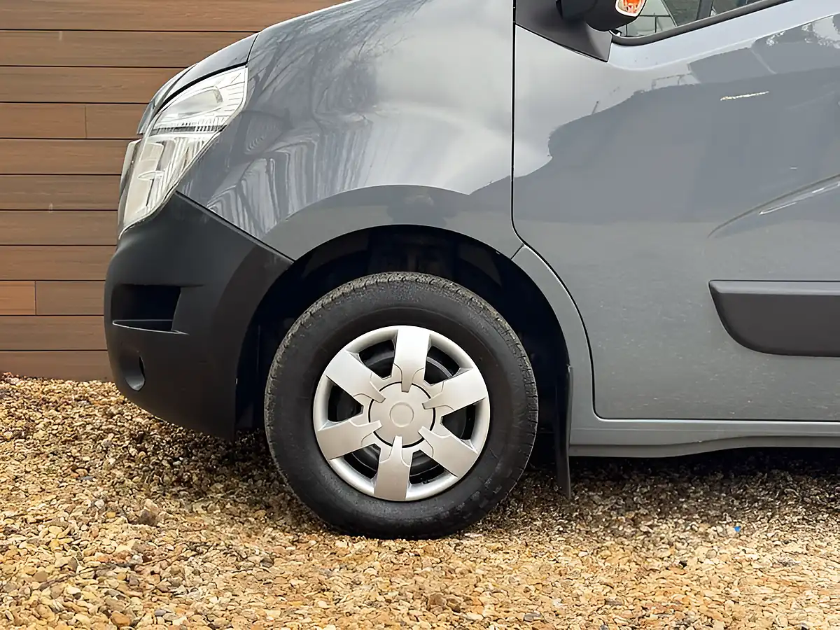 Used 2021 Nissan NV400 Tekna Grey - Interior and Exterior details 10