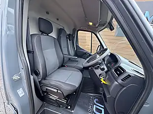 Used 2021 Nissan NV400 Tekna Grey - Interior and Exterior details 17