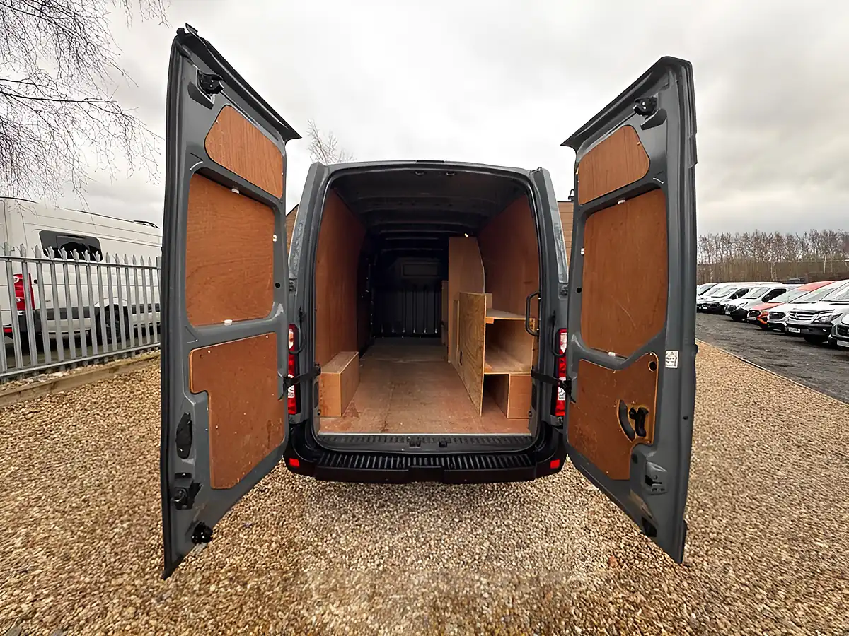 Used 2021 Nissan NV400 Tekna Grey - Interior and Exterior details 4