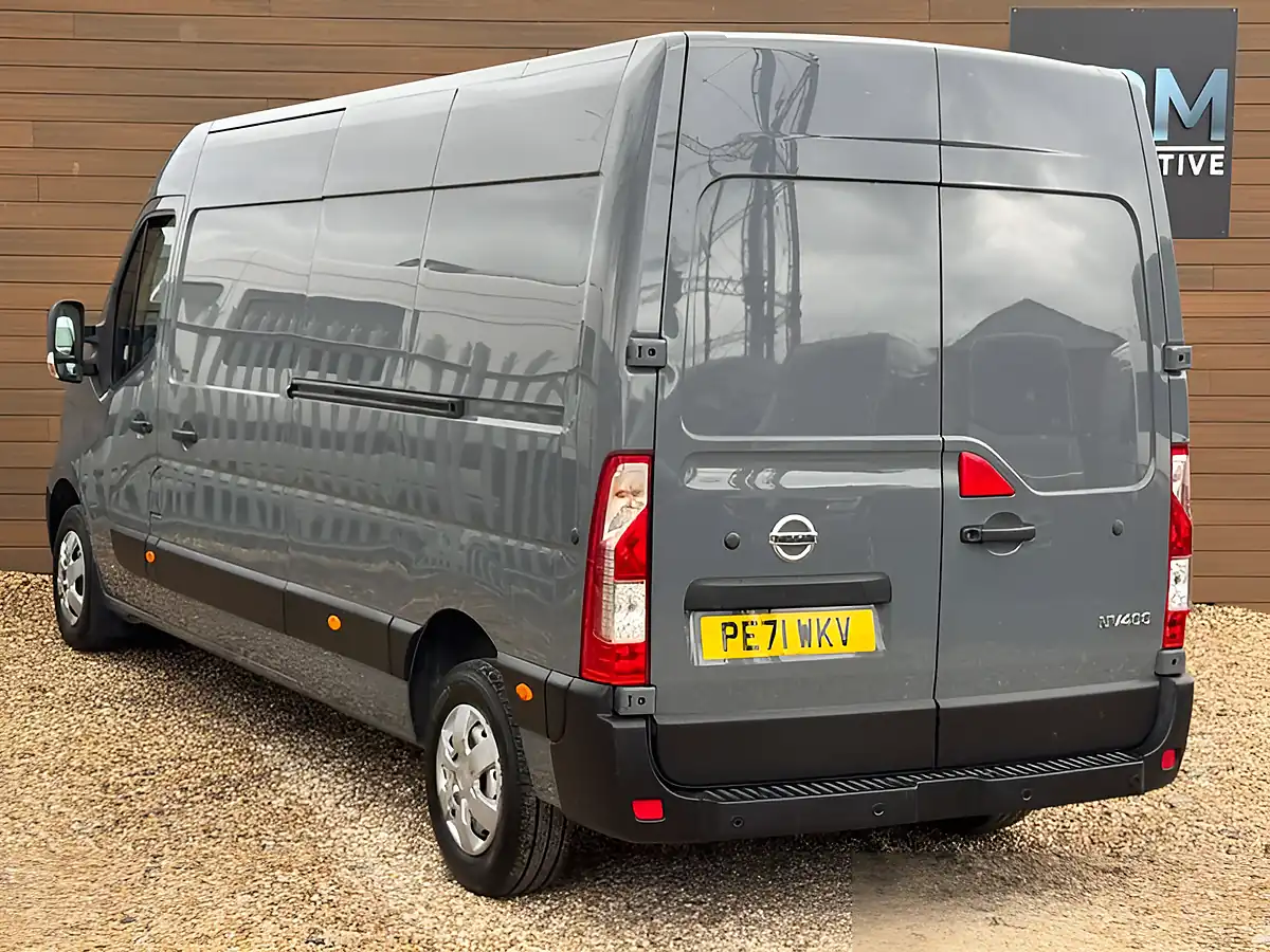 Used 2021 Nissan NV400 Tekna Grey - Interior and Exterior details 5