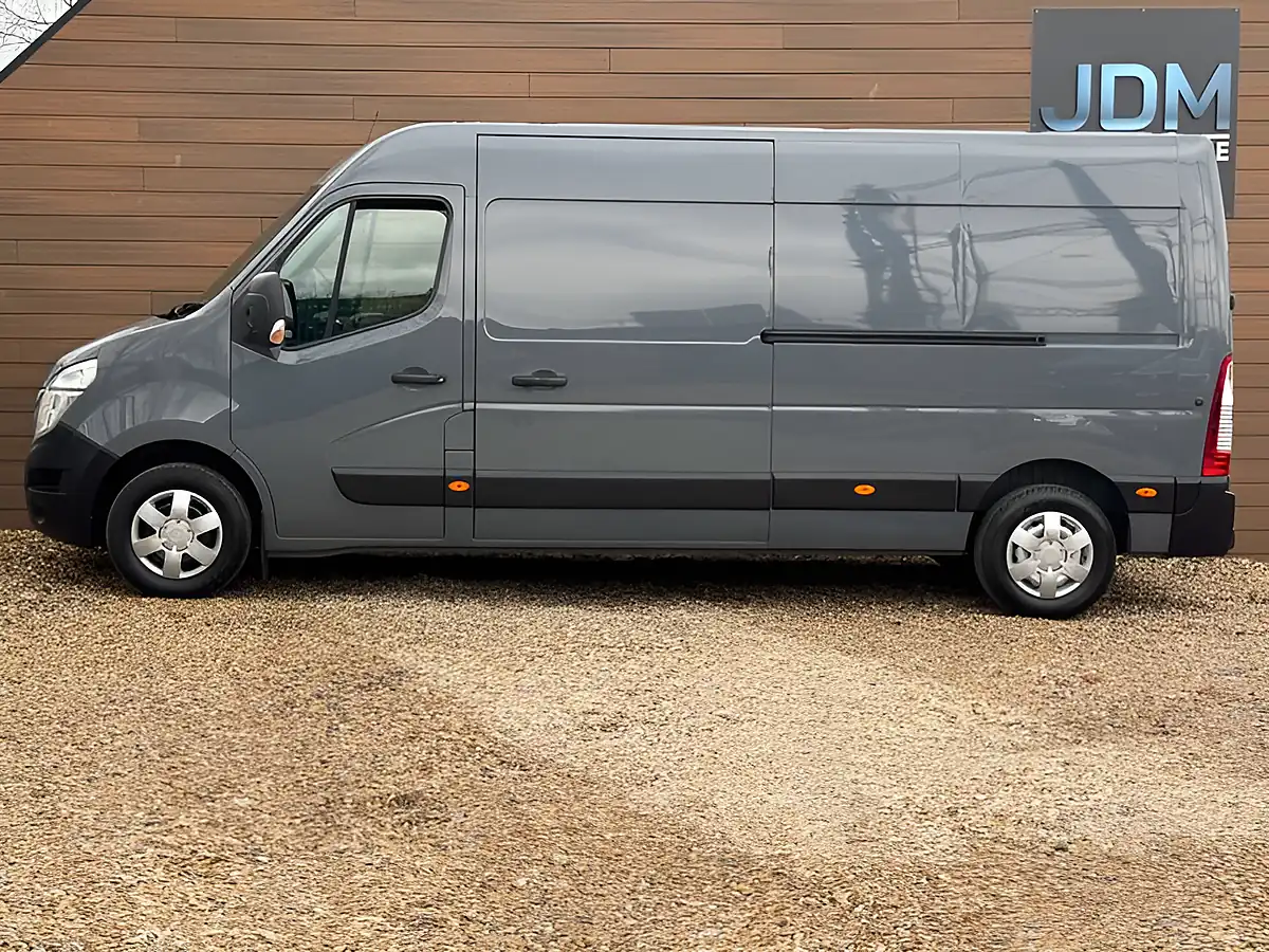 Used 2021 Nissan NV400 Tekna Grey - Interior and Exterior details 6