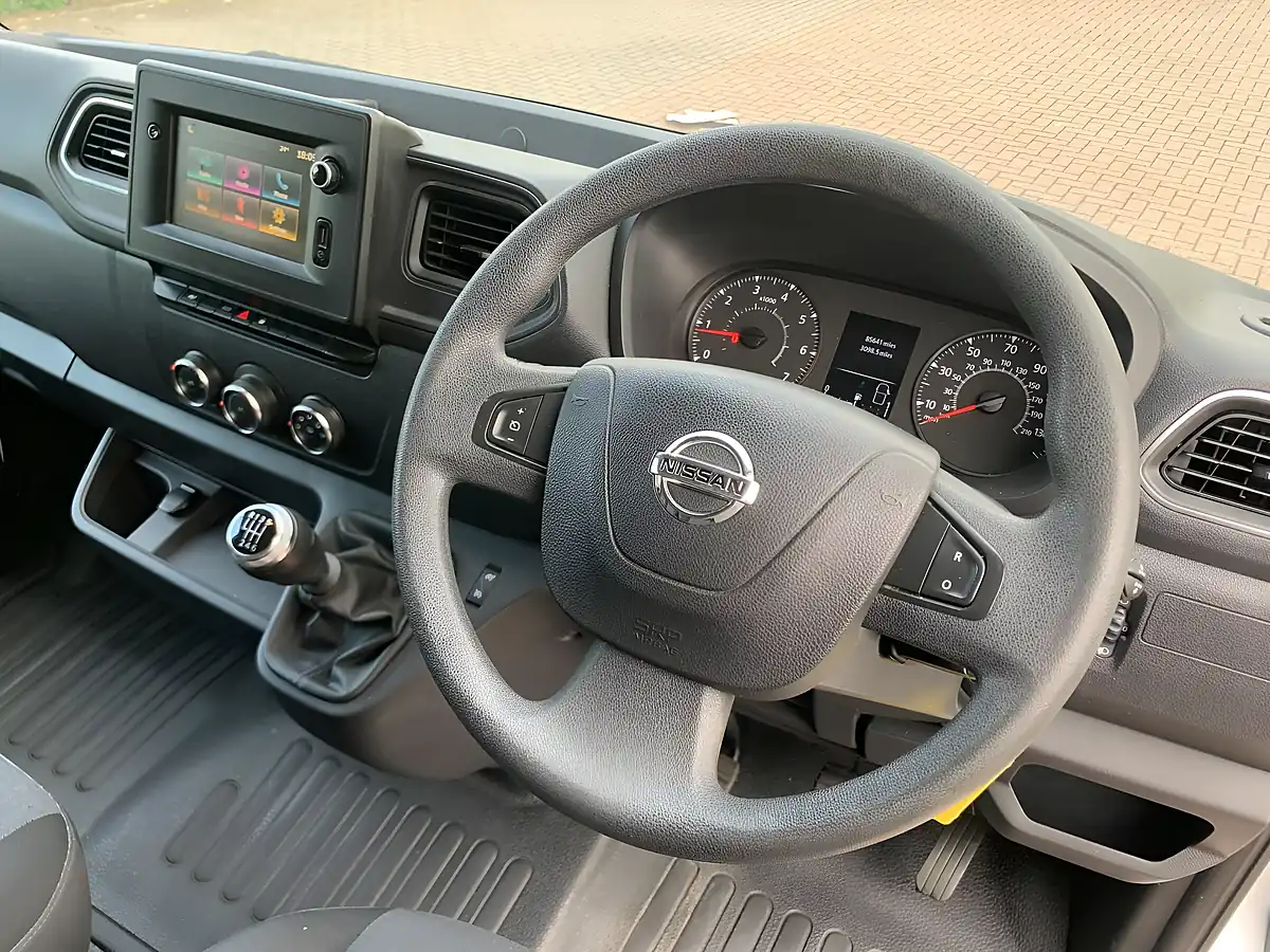Used 2021 Nissan NV400 Tekna White - Interior and Exterior details 10