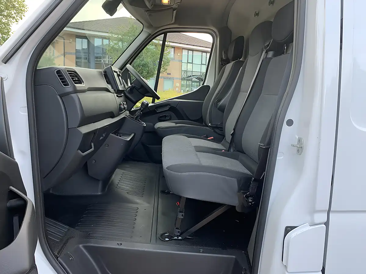 Used 2021 Nissan NV400 Tekna White - Interior and Exterior details 12