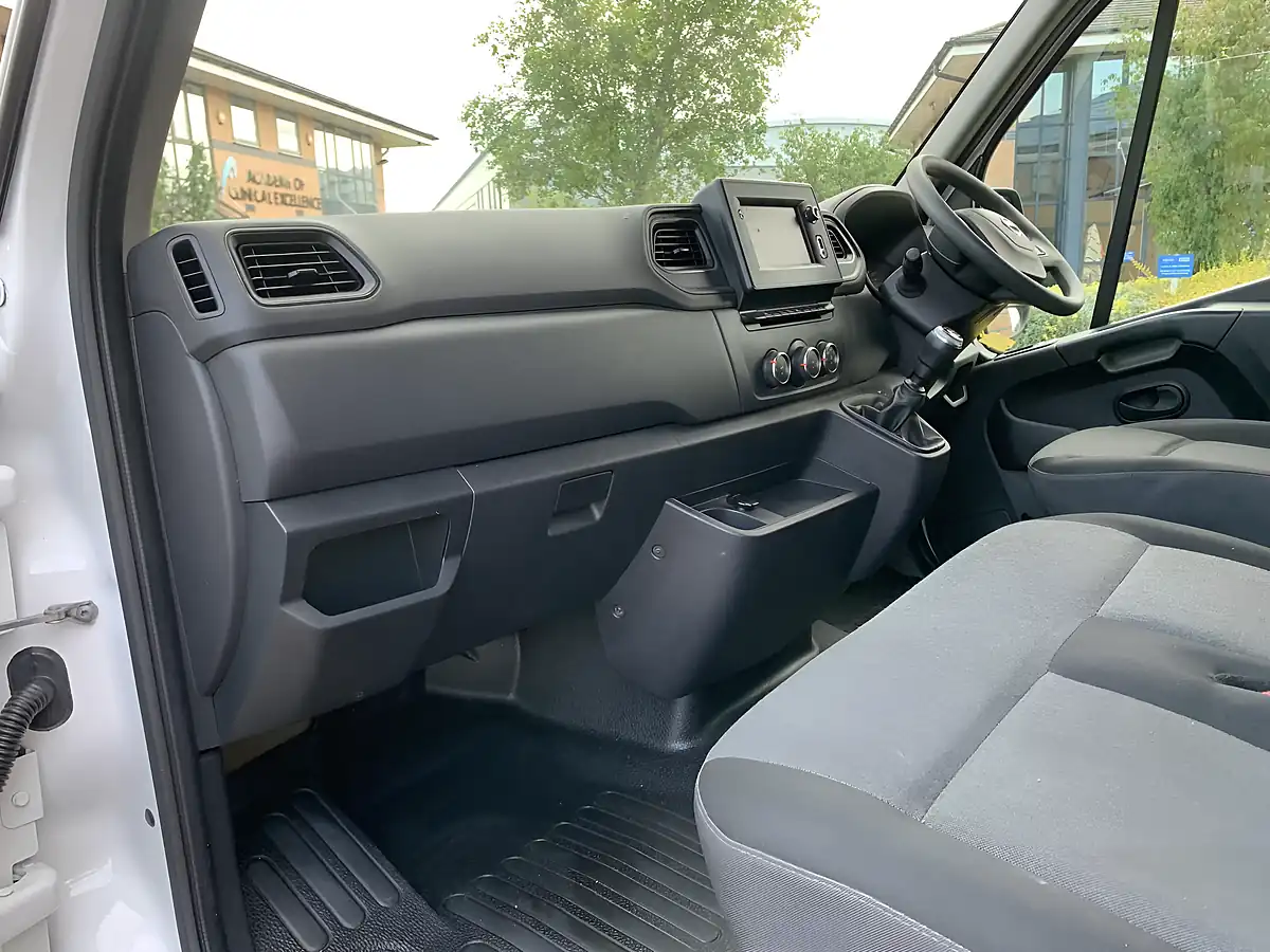 Used 2021 Nissan NV400 Tekna White - Interior and Exterior details 13