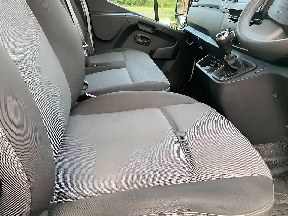 Used 2021 Nissan NV400 Tekna White - Interior and Exterior details 14