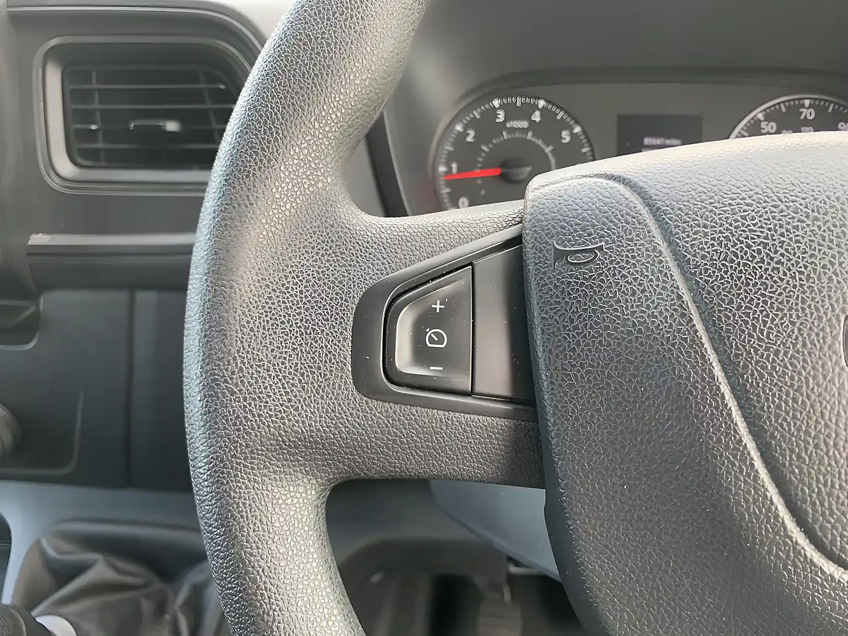 Used 2021 Nissan NV400 Tekna White - Interior and Exterior details 15